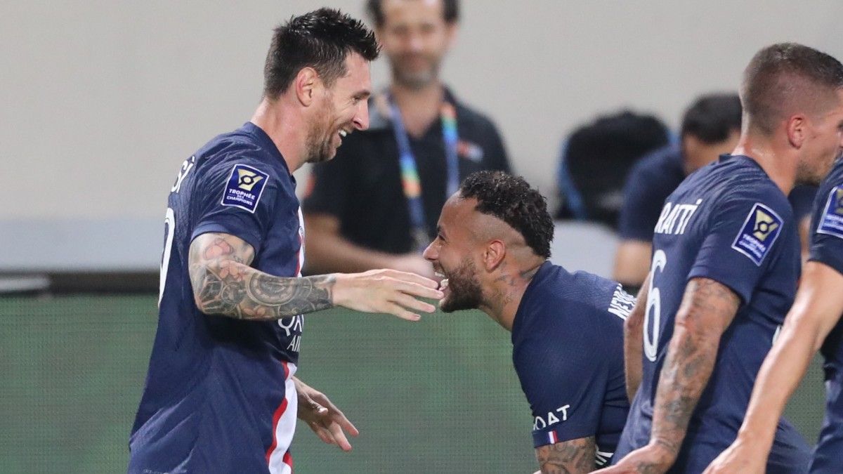 Messi y Neymar celebrando el tanto del argentino