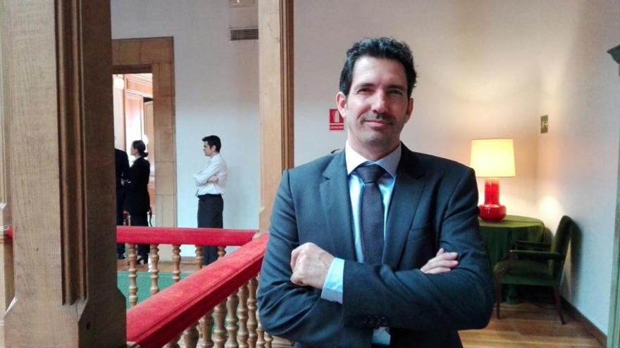 César Bona, en el hotel de la Reconquista, poco antes de participar en el jurado del premio de Comunicación y Humanidades