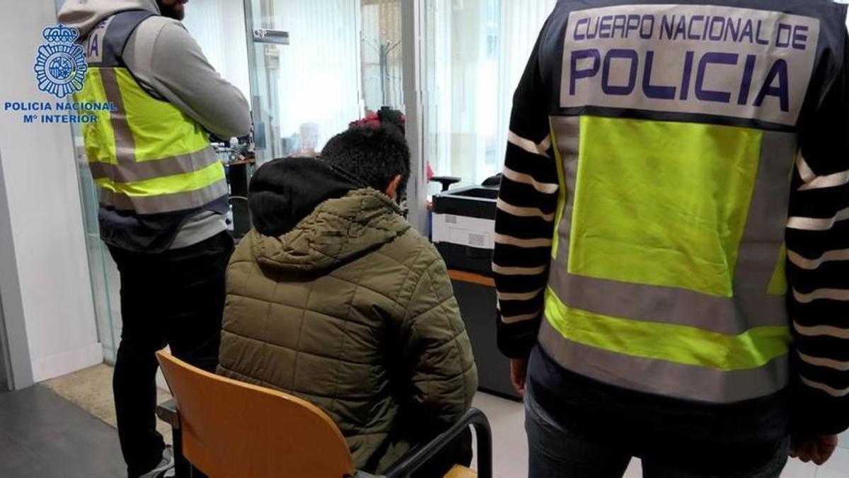 Detenido un joven en San Sebastián por dos violaciones y ciberacoso sexual a varios menores