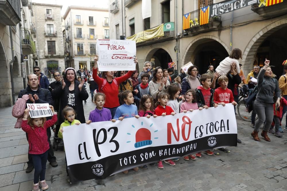 Les famílies de l'escola Balandrau de Girona protesten pel tancament de P3