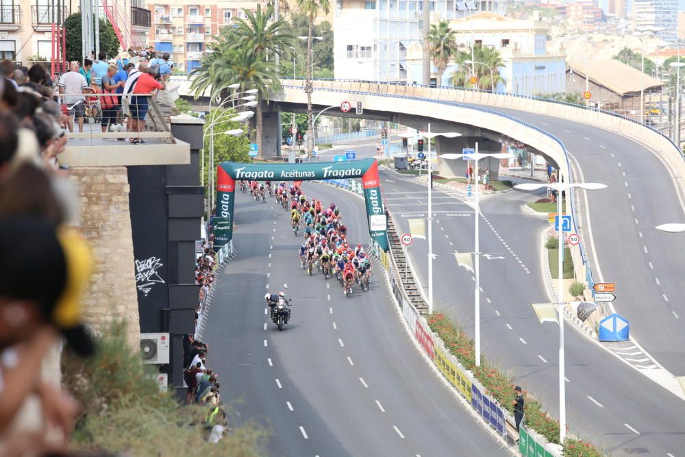 Salida de la tercera etapa de la Vuelta Ciclista en Ibi