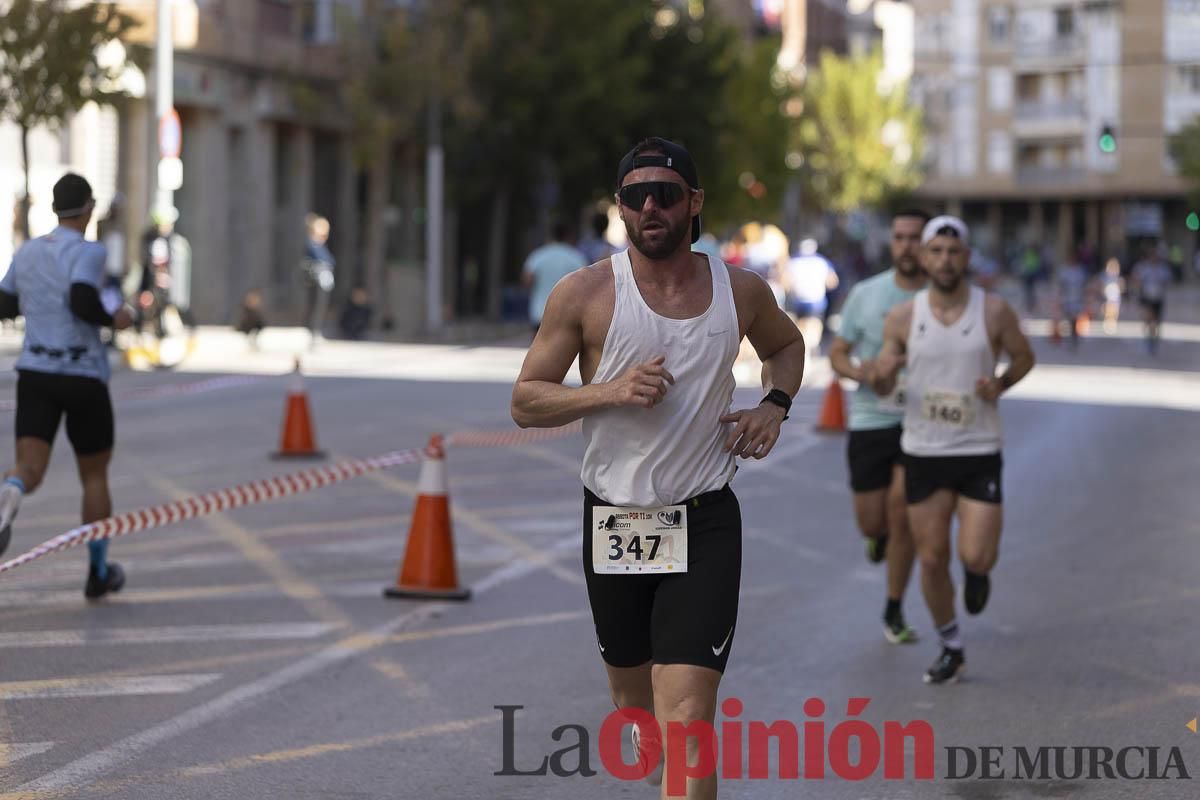 Carrera '10K Assota por ti' en Caravaca (salida y giro primera vuelta)