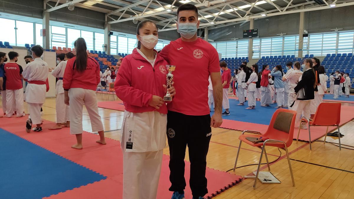 Lidia Jiménez Argueta, con su trofeo