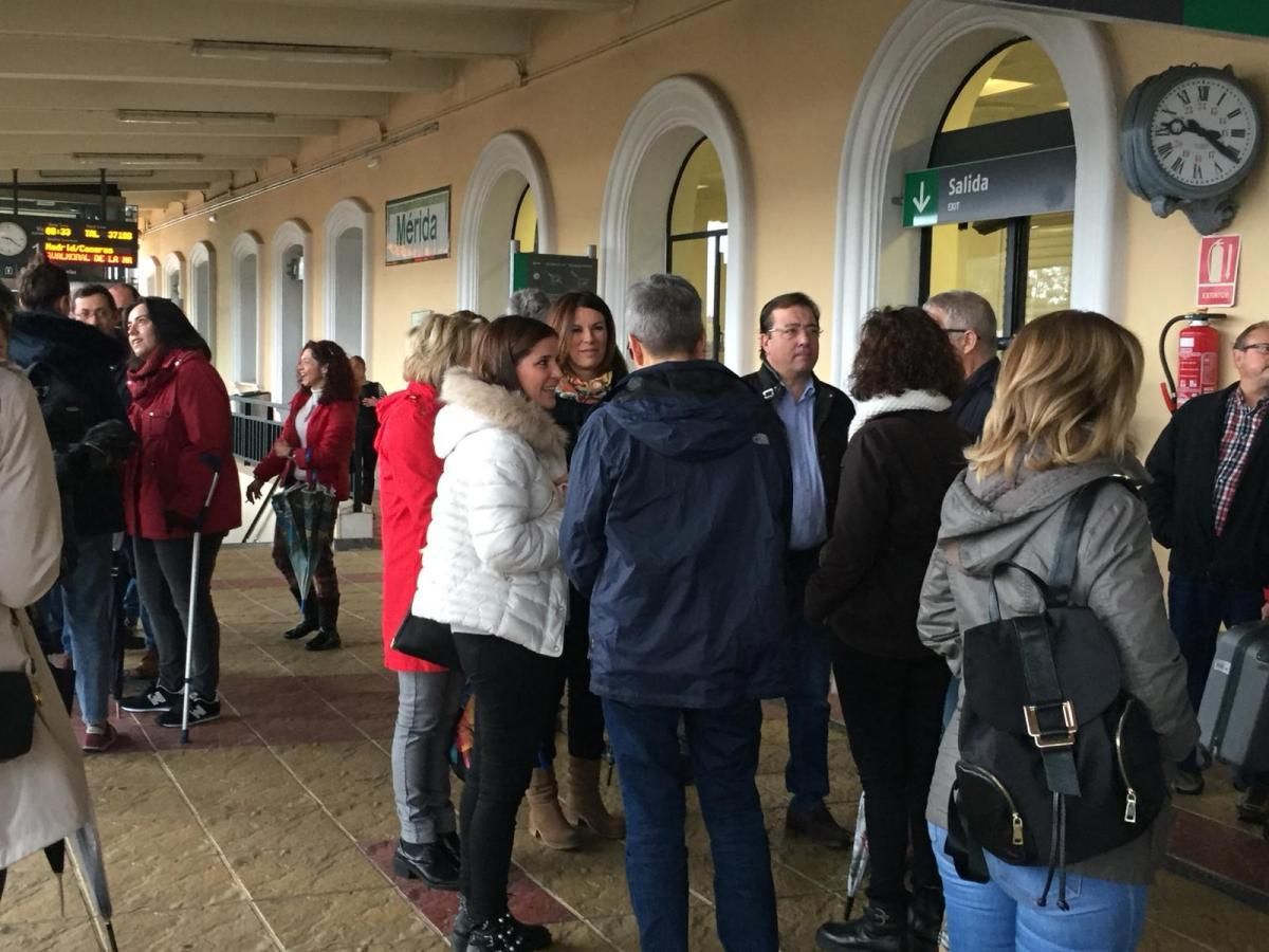 La manifestación por un tren digno para Extremadura en imágenes