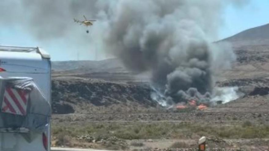 El incendio en el vertedero de Juan Grande, en imágenes