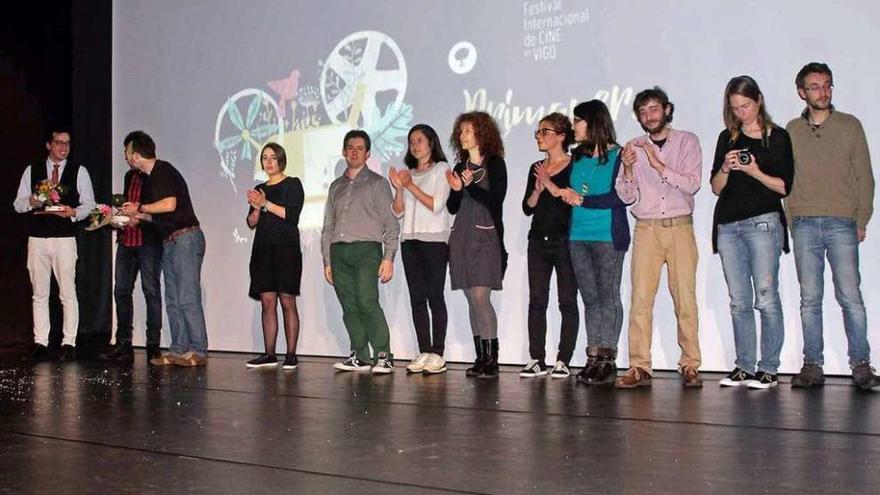 Foto de familia, ayer en la gala de clausura, celebrada en el auditorio del concello. // Marta G. Brea