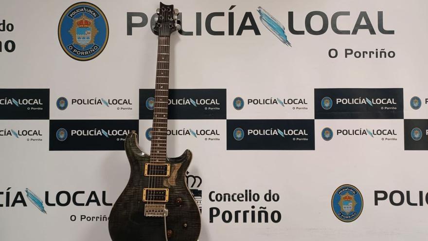 Roba una guitarra eléctrica de 15.000 euros y la vende por 10 euros el mismo día