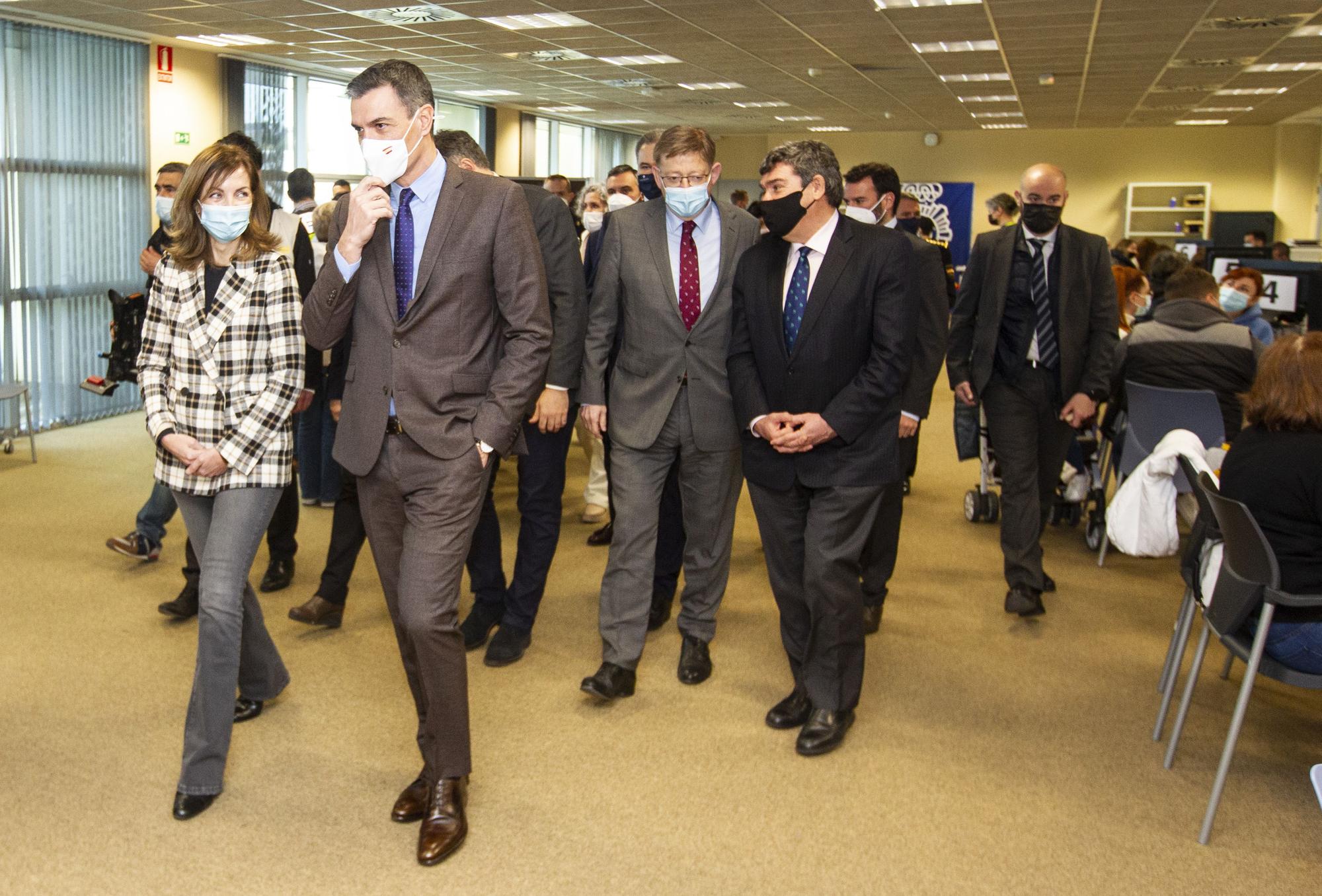 Visita del presidente del Gobierno, Pedro Sánchez, al centro de refugiados de Ciudad de la Luz