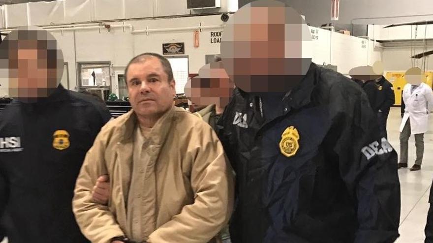 &quot;El Chapo&quot;, a su llegada al aeropuerto de Nueva York.