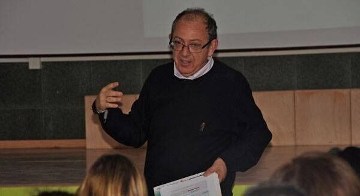 O gaditano Ángel Utrera leva case catro décadas vivindo en Agolada.