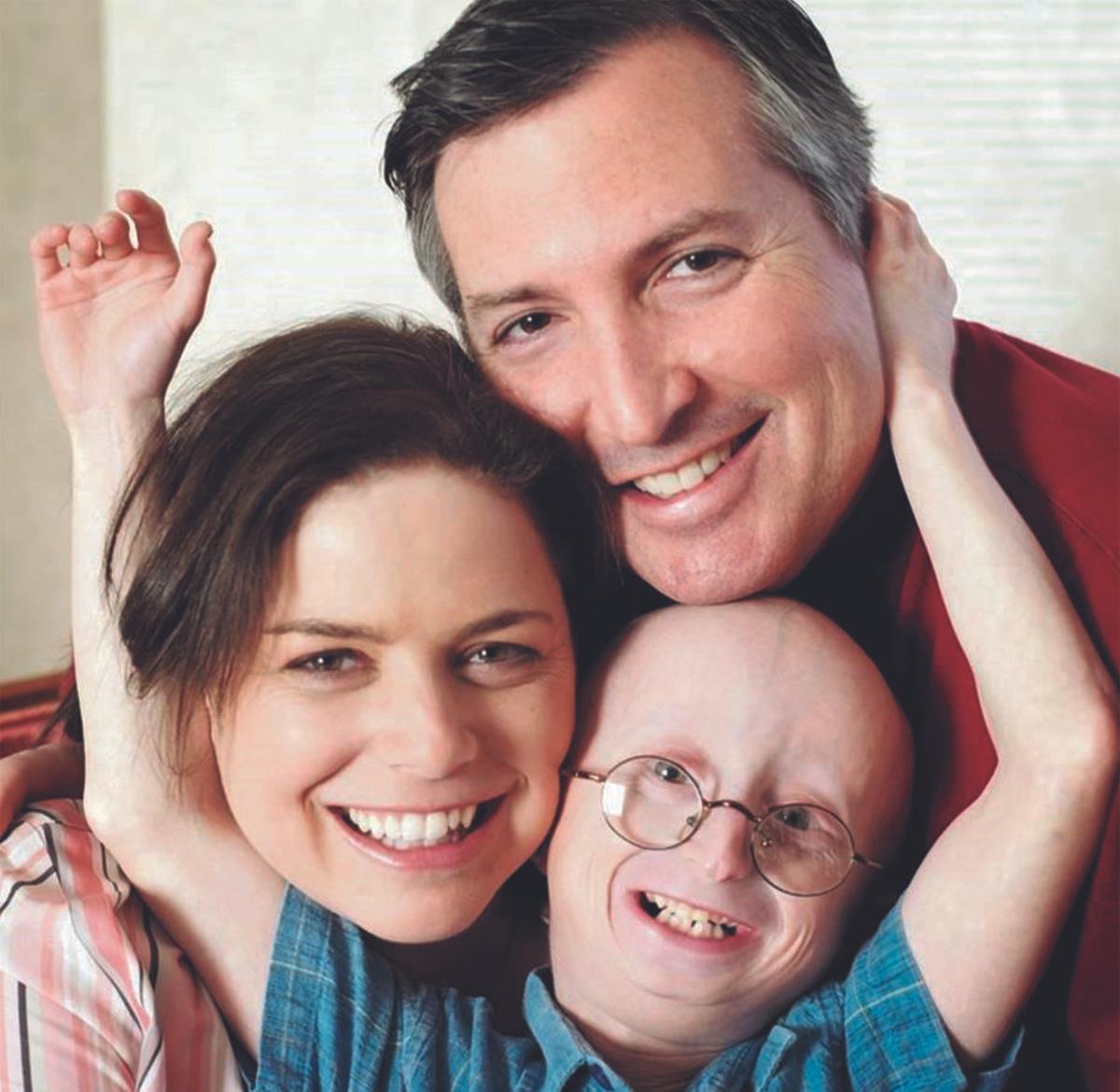 Leslie B. Gordon, Scott D. Berns, fundadores de Progeria Research Foundation, y su hijo Sam Berns