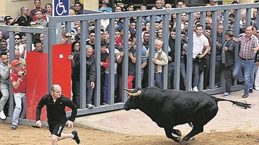 La asociaciones taurinas se lucen con astados de Marca y García