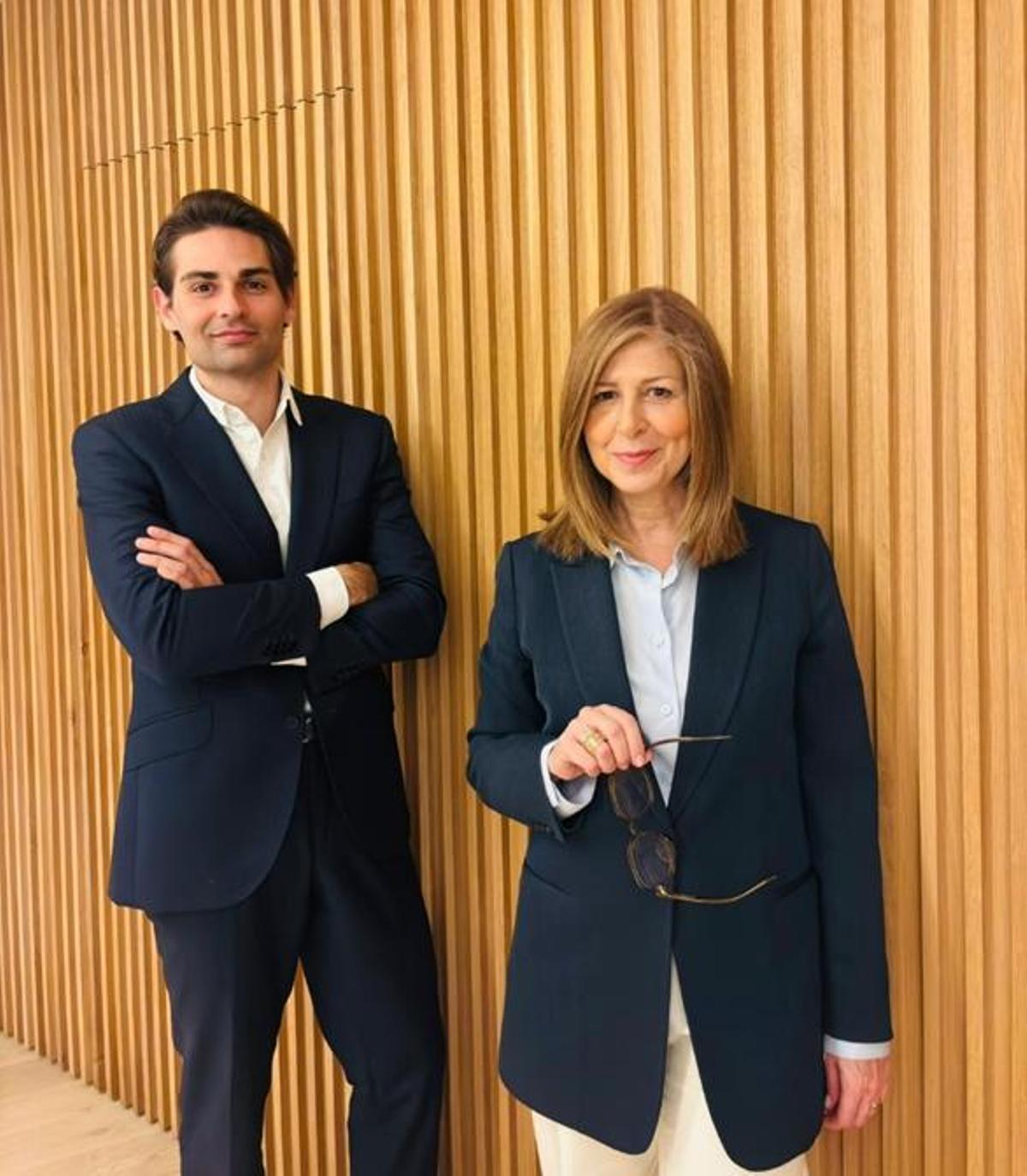 Pol Llorens (director de negoci) i Claudia Safont (sòcia) a l’oficina de Sarah Marlex a Barcelona.