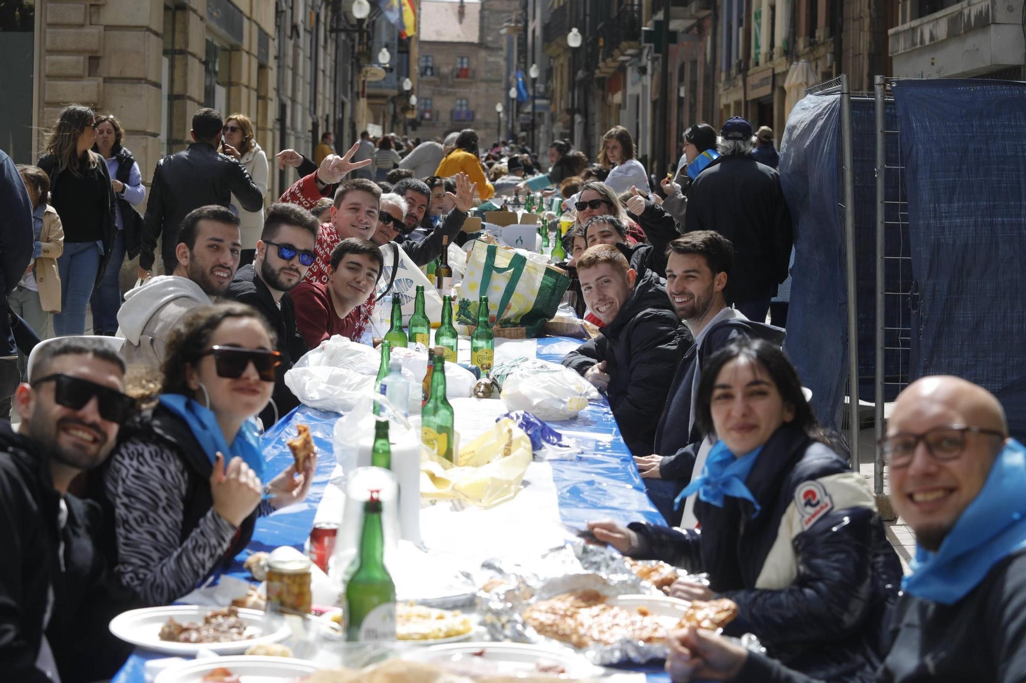 EN IMÁGENES: el ambiente en la Comida en la Calle de Avilés