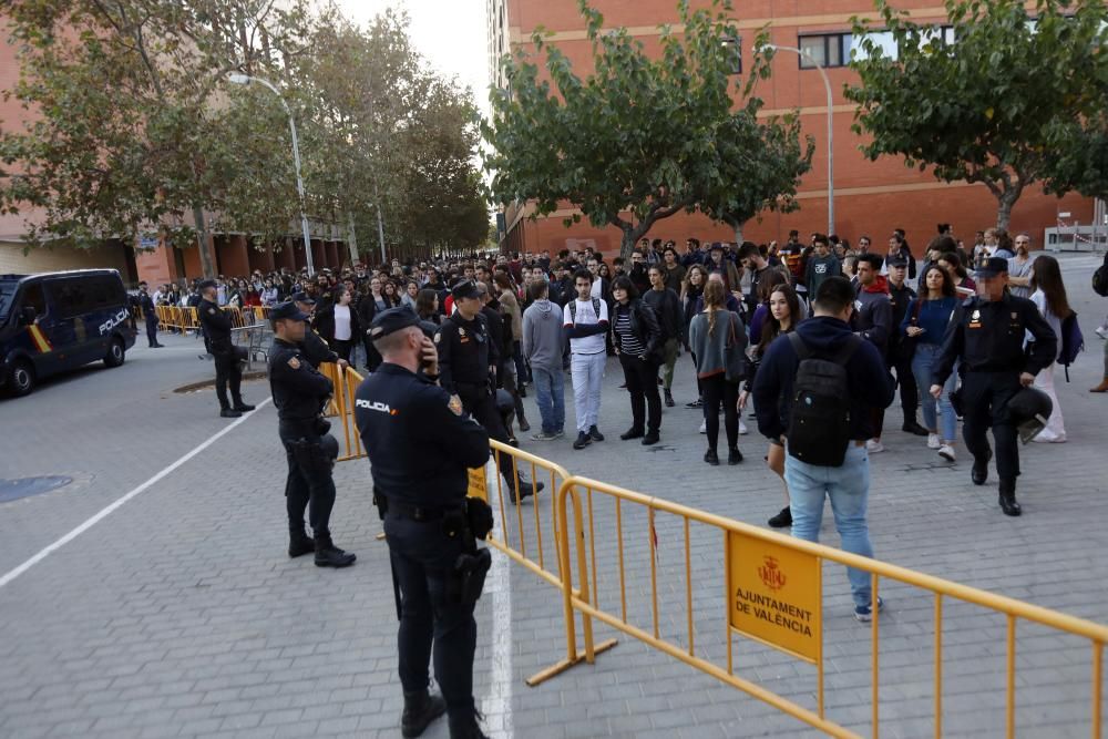 Los ultras amenazan a Joan Tardá en su conferencia en la UV