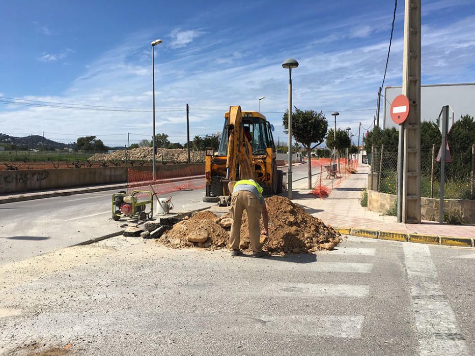 Obras en cala de Bou.