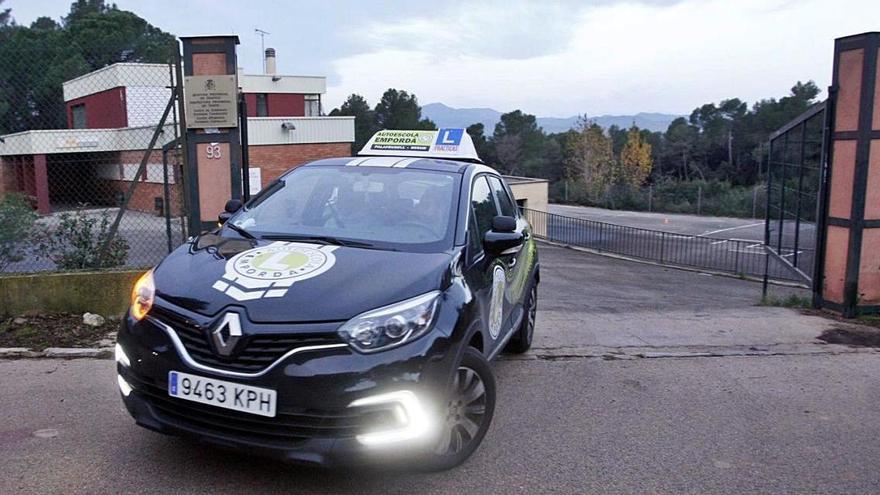 L&#039;arribada d&#039;examinadors, l&#039;esperança de les autoescoles per retallar llistes d&#039;espera