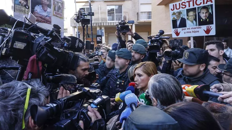Tenso momento entre Pradas y las víctimas de la dana: "Lo he aportado todo por vosotras"