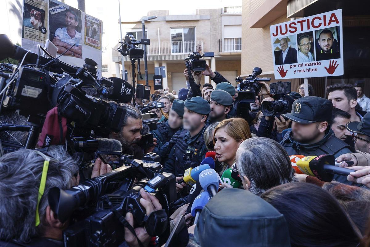 La exconsellera de Justicia i Interior de la Generalitat Valenciana Salomé Pradas, atiende a los medios de comunicación a su salida de los juzgados de Catarroja, a 12 de enero de 2026, en Catarroja, Valencia