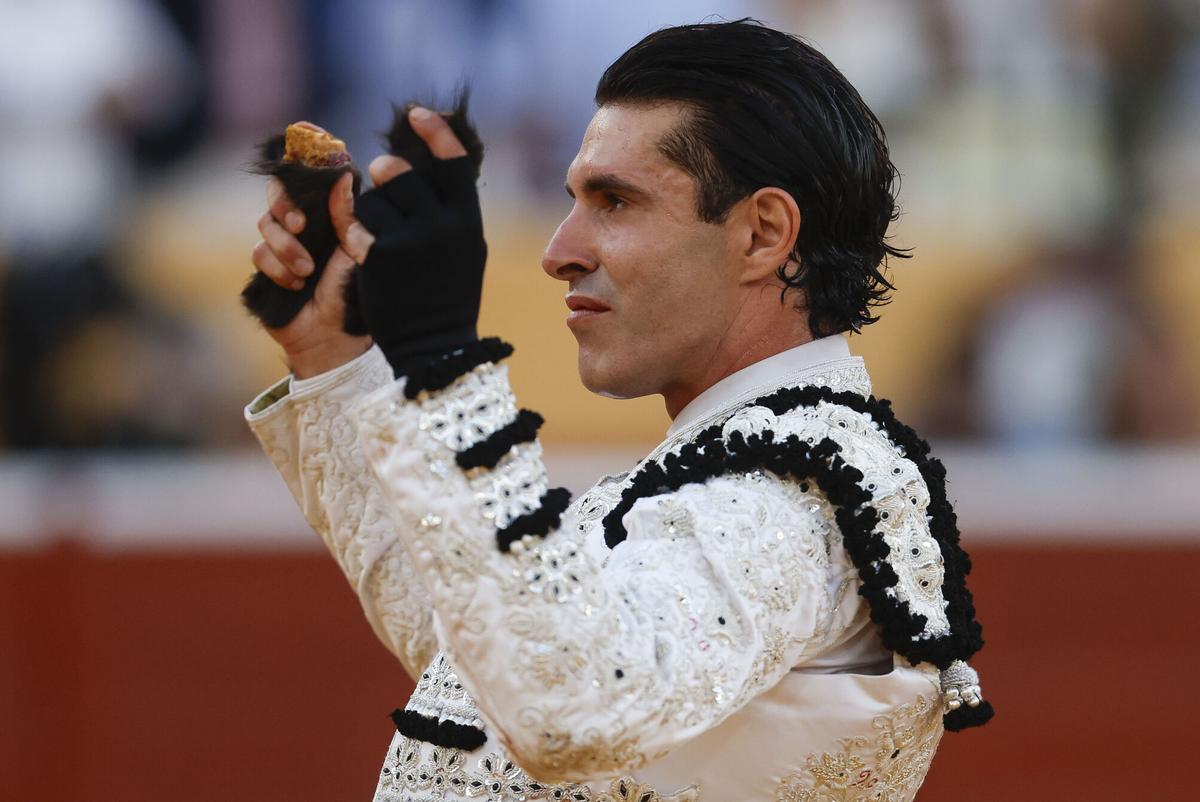Las mejores imágenes de la corrida de toros de Marbella con Morante, Talavante y David de Miranda