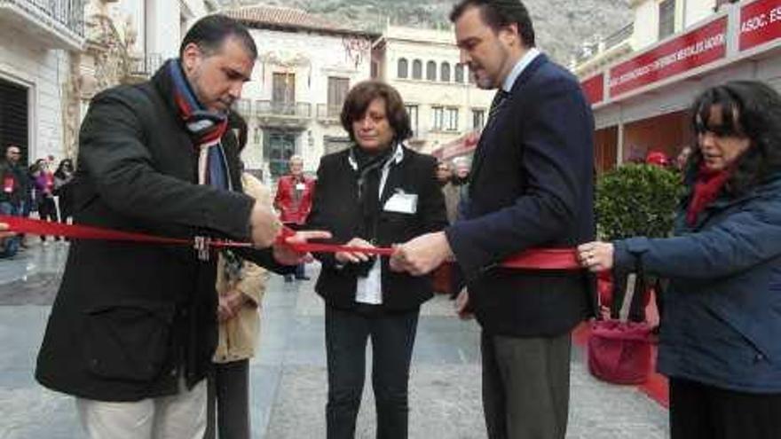 Montar el mercadillo para la solidaridad en Navidad costó más de diez mil euros