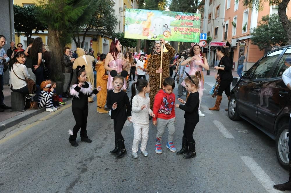 Vistabella saca su carnaval a las calles