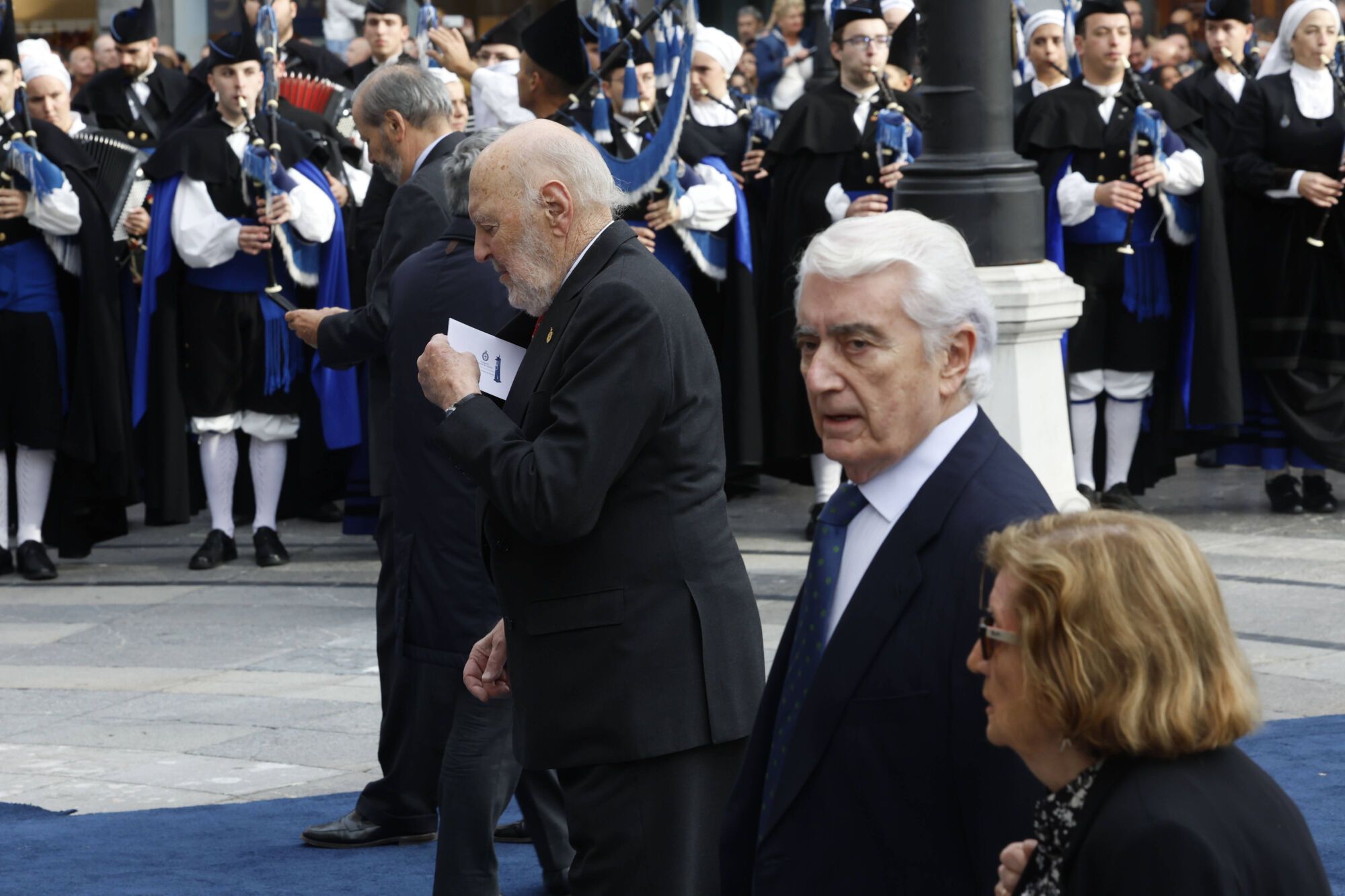 Así fue la llegada de los invitados a los premios "Princesa de Asturias" y su paso por la alfombra azul