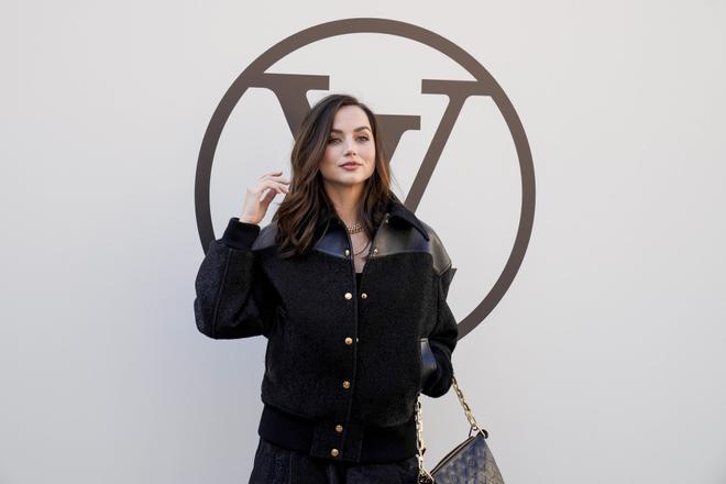 Ana de Armas brilla en el desfile de Louis Vuitton