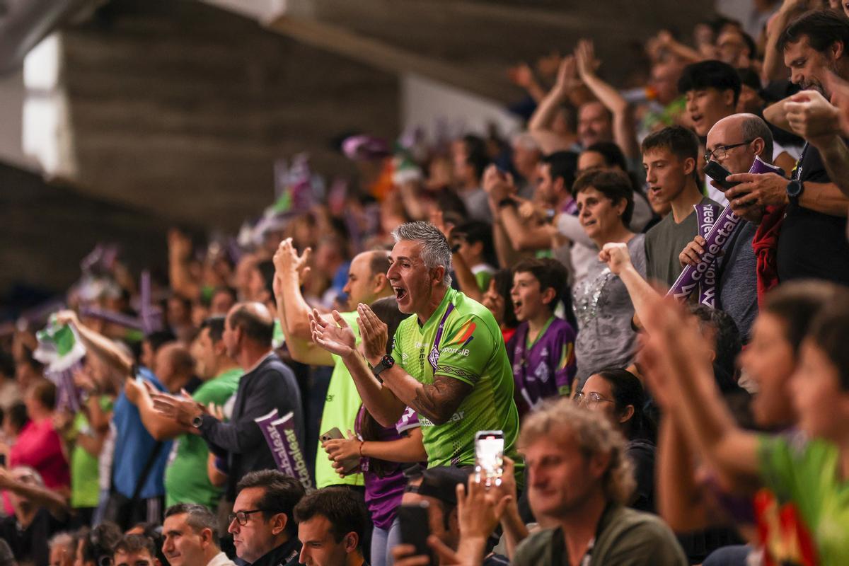 La afición de Son Moix durante la temporada.