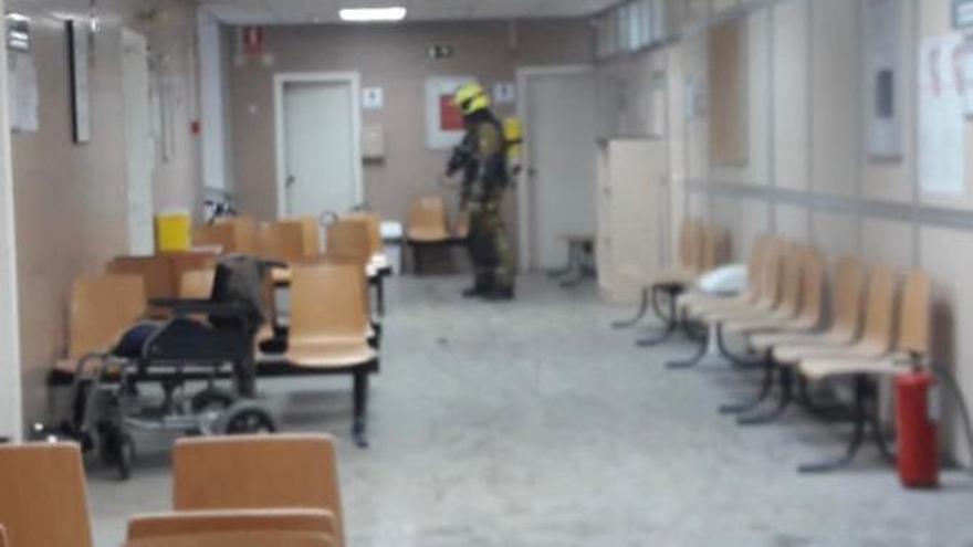 Cuatro heridos en una deflagración en un consultorio de Elche