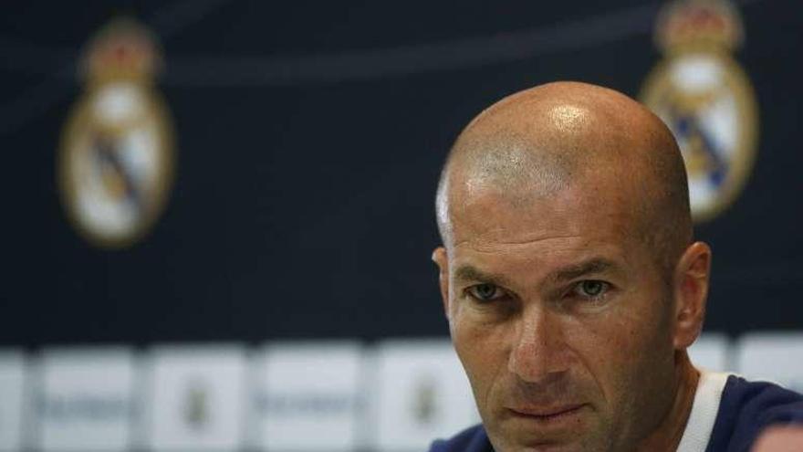 Zidane, durante la rueda de prensa de ayer. // Efe