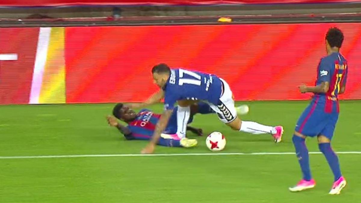 Umtiti fue pisado por Edgar en el minuto 16