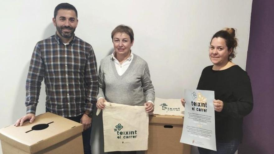 Los vecinos de Benitatxell decorarán el pueblo con plástico reciclado en el proyecto &quot;tejiendo la calle&quot;