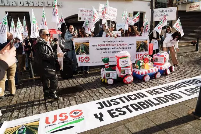 Fotogalería | Huelga de los funcionarios de la Junta de Extremadura