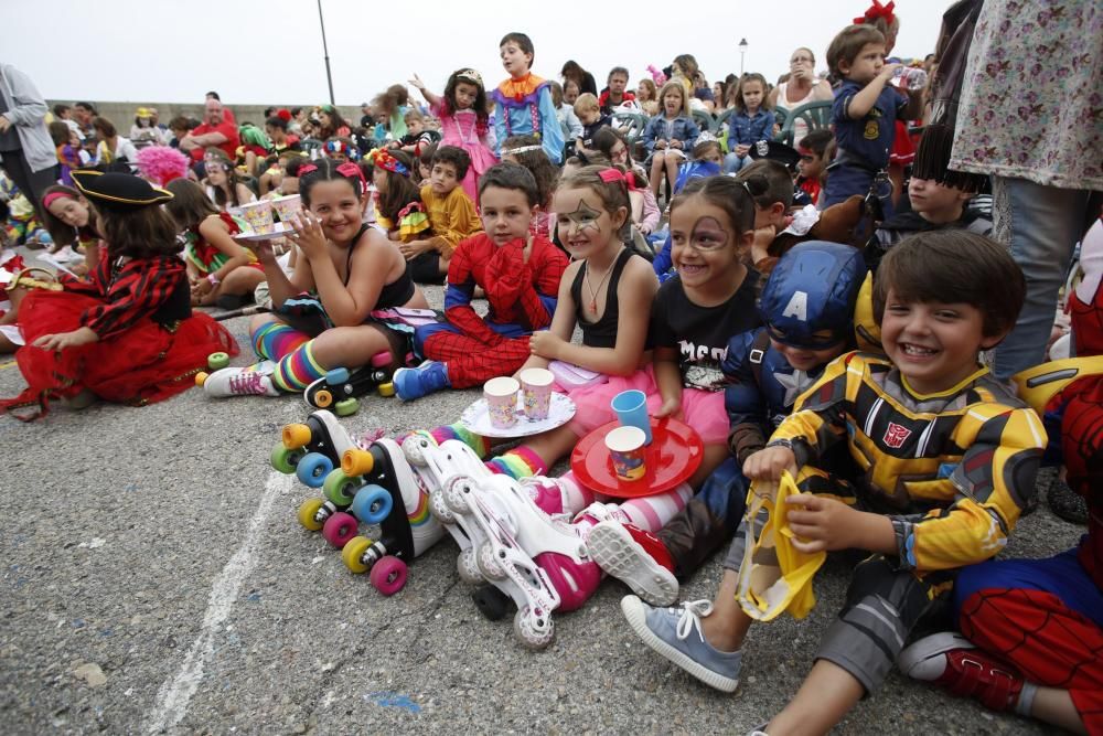 Asistentes al carnaval para niños de Luanco