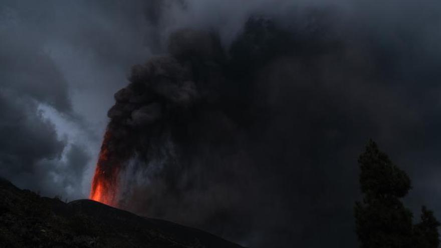 Volcán en Canarias: La lava sigue saliendo (4ºdía)