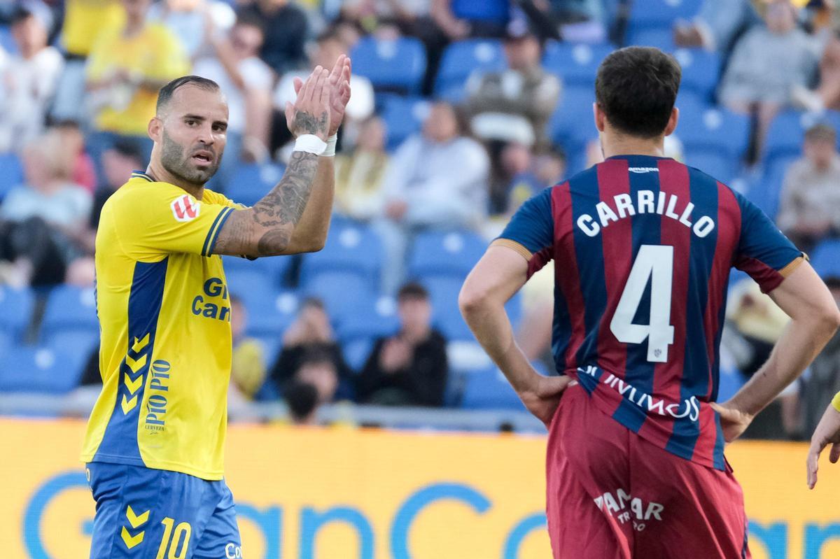 Jesé devuelve a la afición la ovación que recibió ante el Huesca