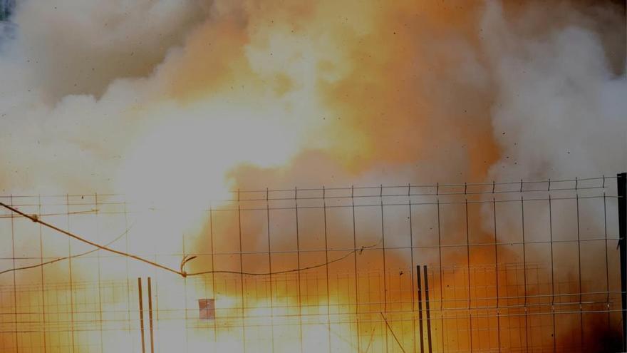Así ha sido el terremoto de la pirotecnia Mediterráneo en la mascletà del domingo 21 de junio en las Hogueras de Alicante