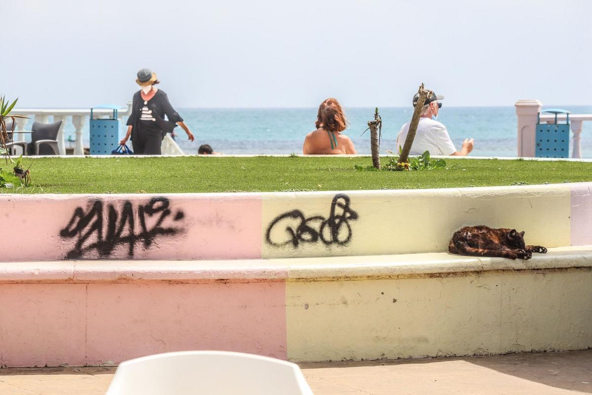 Aspecto actual del paseo de la playa de Los Locos