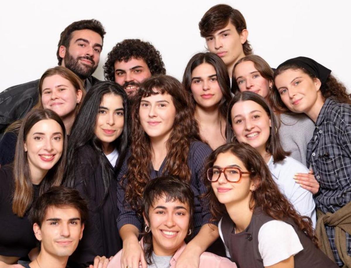 Los quince estudiantes responsables del proyecto de upcycling. |  Bimba y Lola