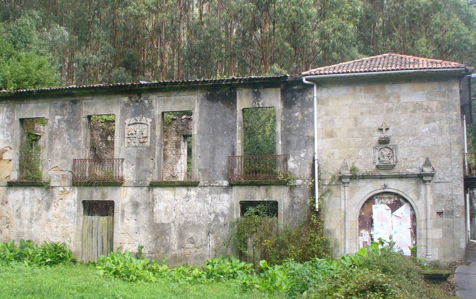 Ruinas del pazo de  la Merced, en A Pobra do Caramiñal, donde Valle escribió la famosa obra de teatro