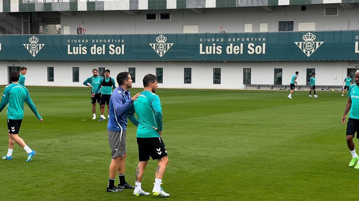 Vídeo | Giovani Lo Celso entrena con normalidad en la previa del Osasuna-Betis