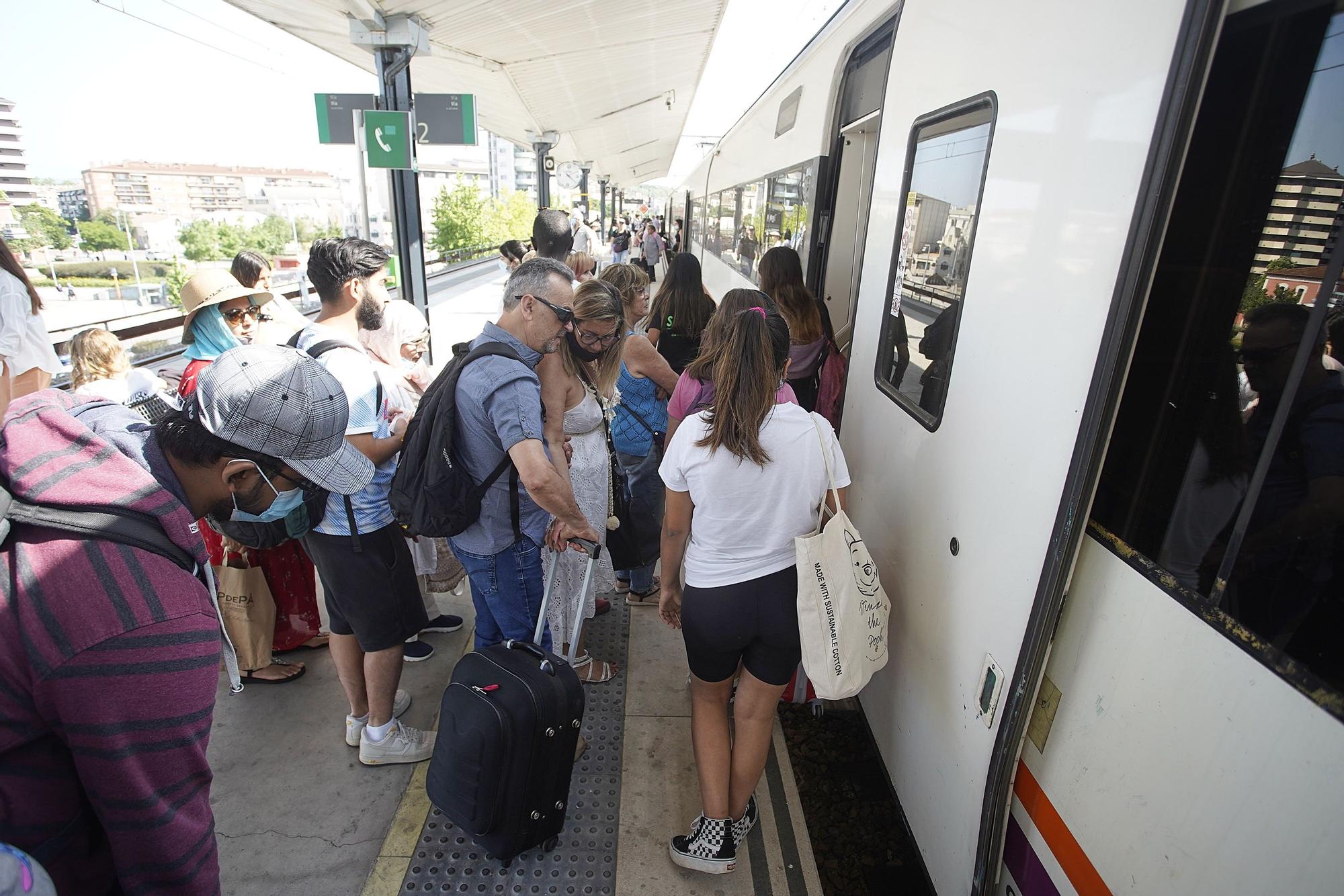 Matí caòtic a les estacions de tren de Girona