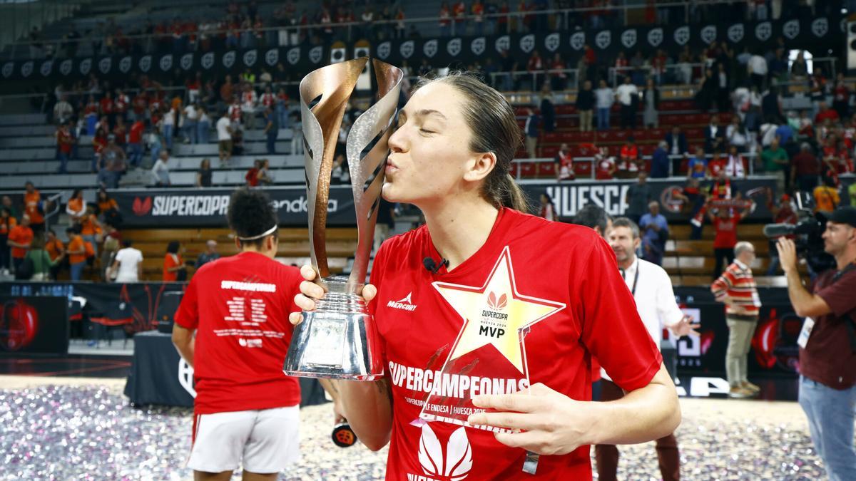 SUPERCOPA DE ESPAÑA DE BALONCESTO LIGA FEMENINA, BALONCESTO FEMENINO, EN EL PALACIO DE LOS DEPORTES DE HUESCA, CASADEMONT ZARAGOZA - VALENCIA BASKET.