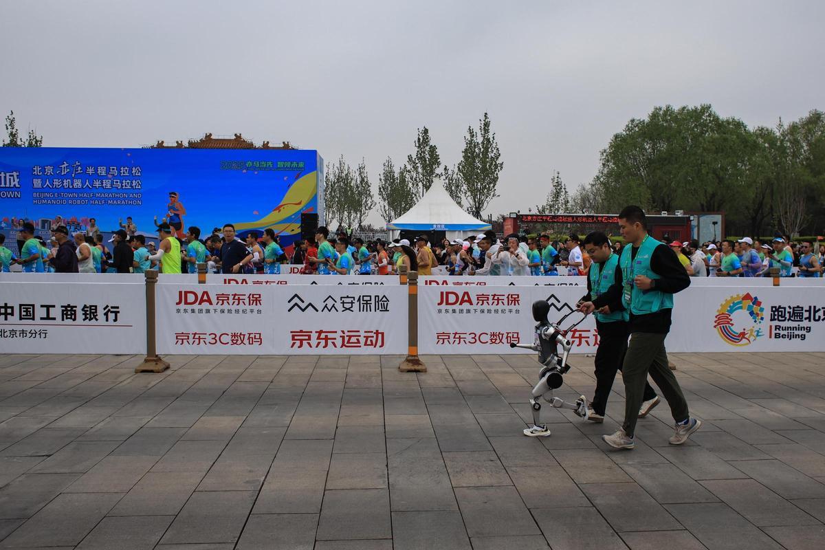 Primera Media Maratón para robots humanoides en Pekín