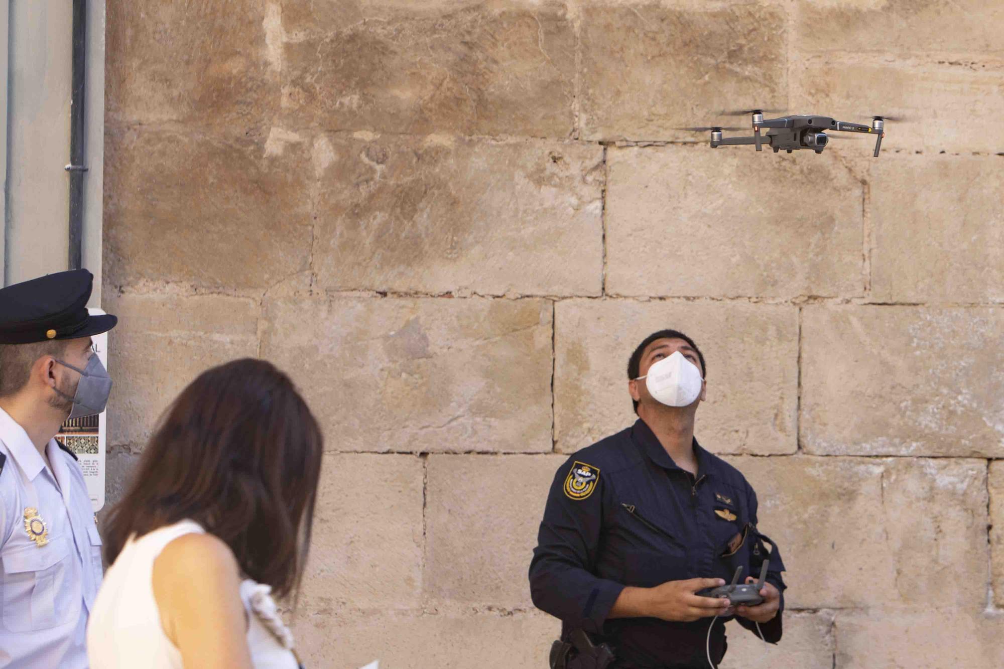 Entrega del bastón de mando al inspector jefe de la Comisaría de la Policía Nacional de Alzira - Algemesí.