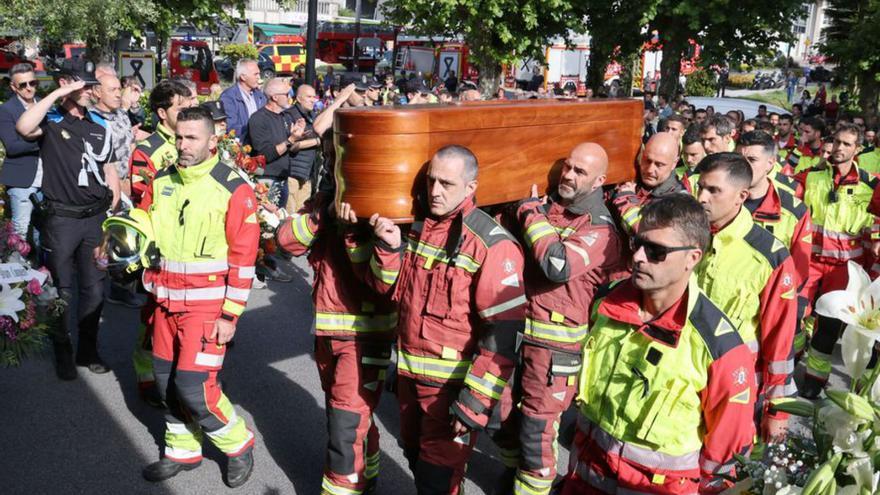 Emotivo adiós al bombero fallecido en Vigo: “Se nos va una gran persona”