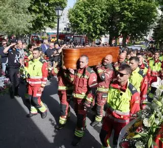 Emotivo adiós al bombero fallecido en Vigo: “Se nos va una gran persona”