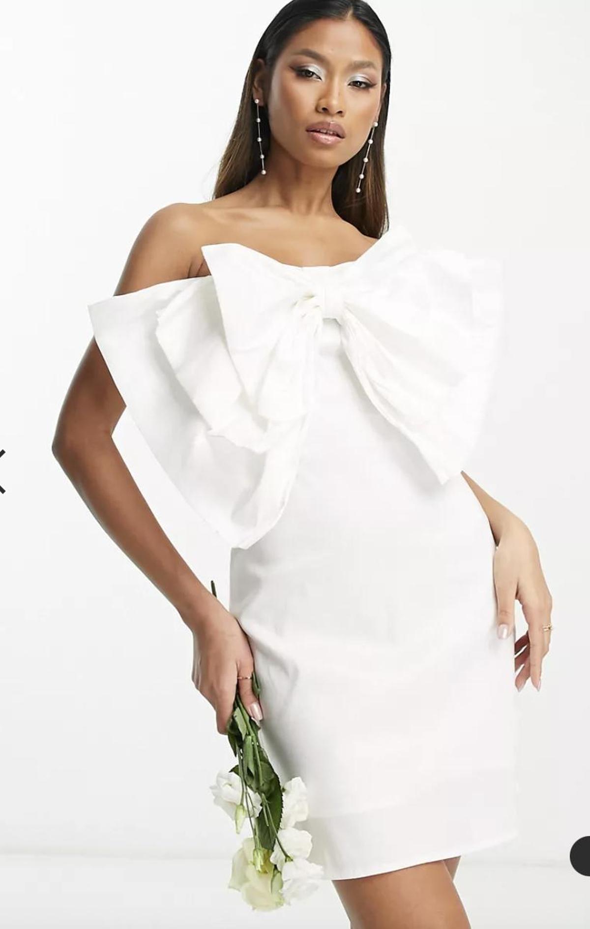 Vestido de novia corto ajustado con lazo de Extro & Vert