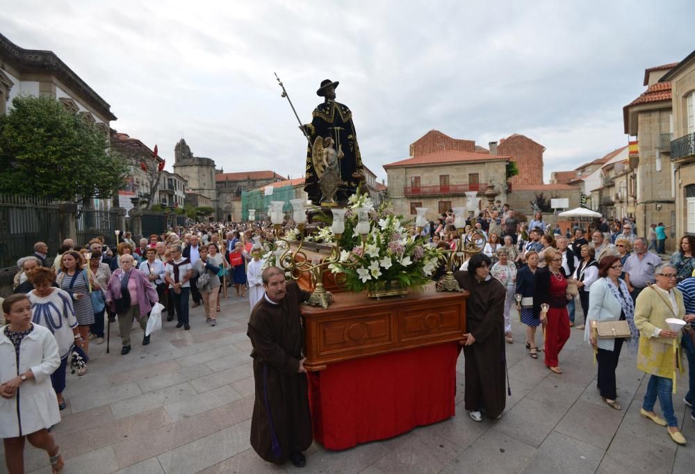 San Roque mueve a cientos de fieles en Pontevedra